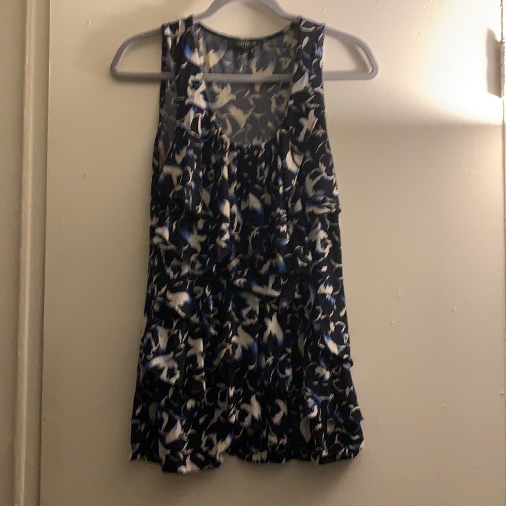 Pre-Owned White House Black Market Ruffled Top
